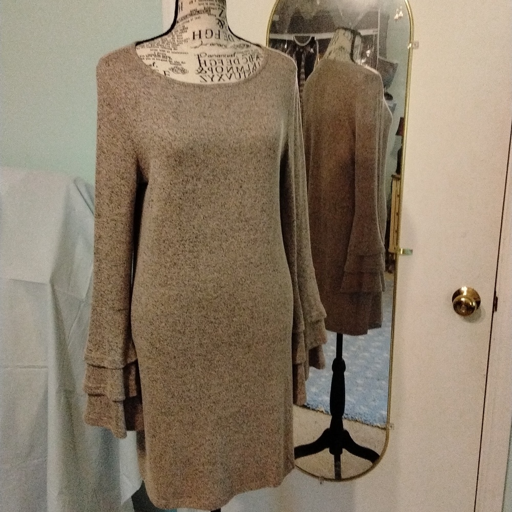 Women's NWOT White Birch Tan Marled Sweater w/ triple Flounce bell sleeve Sz M